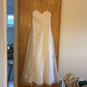 White gown/wedding dress  size is 7 from Blondie Nites